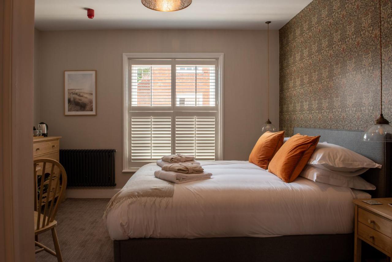 The Crown Pub And Hotel Manningtree Bagian luar foto