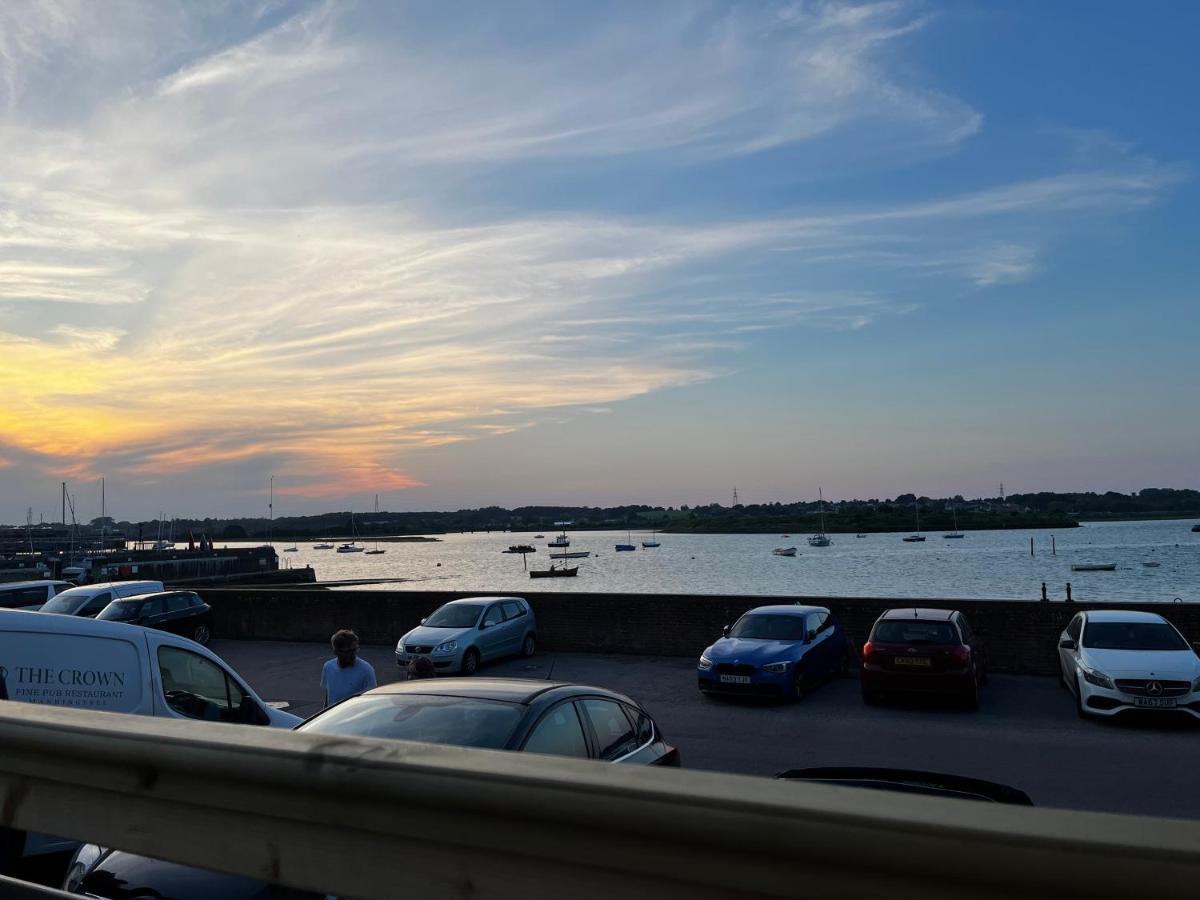 The Crown Pub And Hotel Manningtree Bagian luar foto