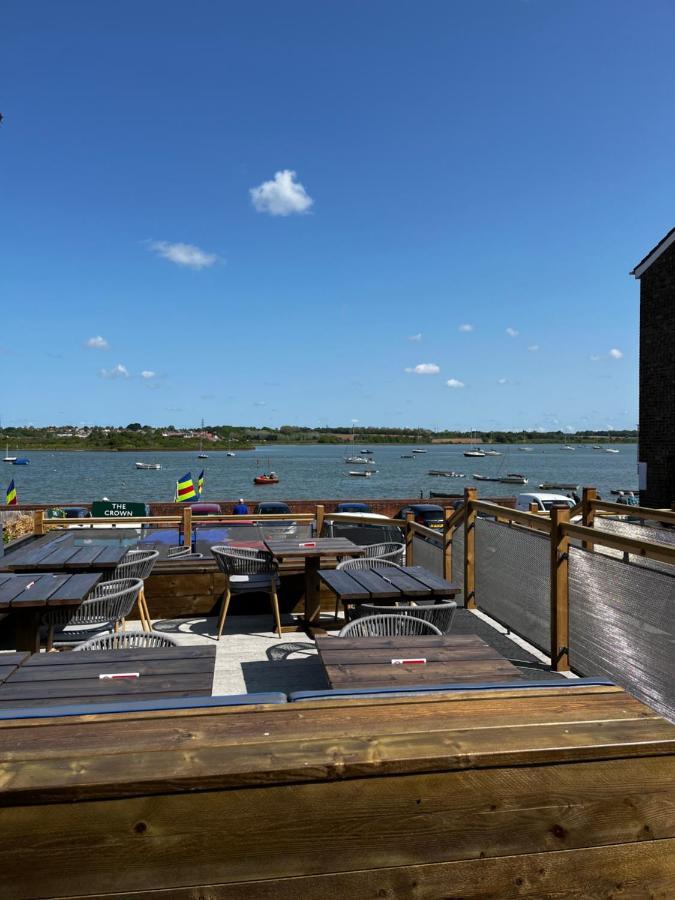 The Crown Pub And Hotel Manningtree Bagian luar foto