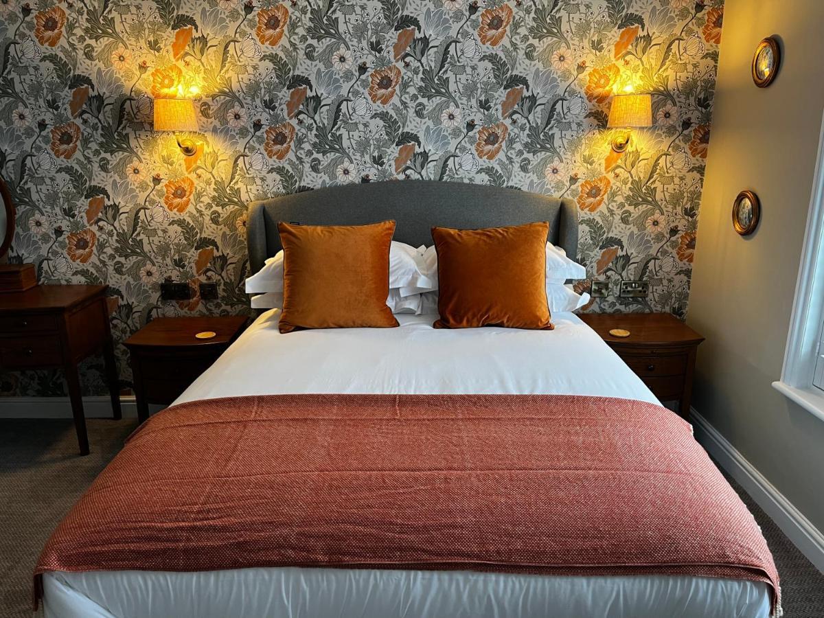 The Crown Pub And Hotel Manningtree Bagian luar foto